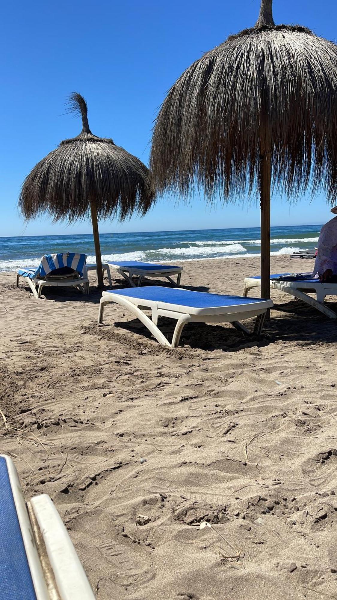 Rumah liburan En La Playa Con Piscina *